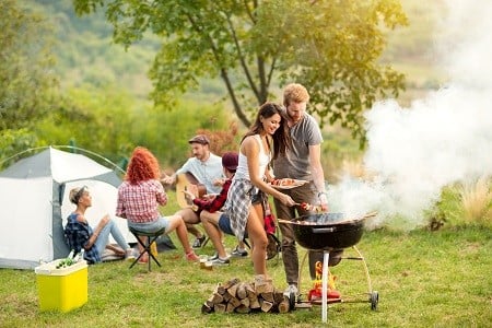 Sécurité alimentaire en été : Assurer la sécurité des aliments en camping, en randonnée, etc.