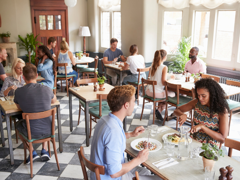 À quoi ressemble l'industrie canadienne de la restauration après l'introduction du COVID ?