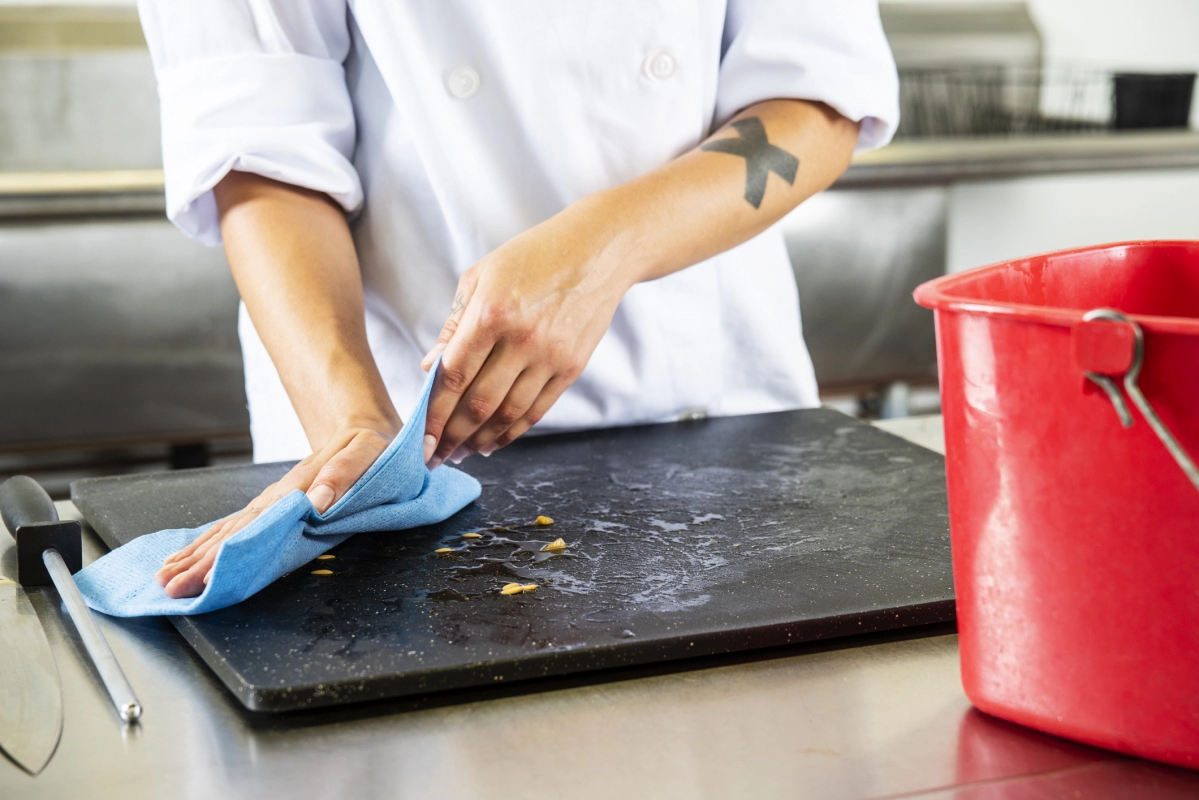 Renforcer les comportements sûrs en matière de manipulation des aliments grâce à une formation à la sécurité alimentaire